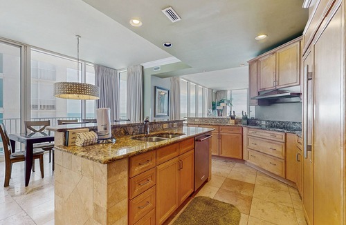 Ono Island Condo | Elegant, Gulf-Front Condo w/Large Balcony, Beach Access & Shared Pool/Gym