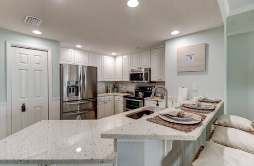 Daytona Beach Shores Apartment | Elegant Oceanfront Pool Hot Tub at Sanibel Condos