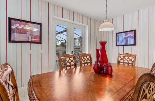 Windwood Bay House | Elegant Pool Escape in Windwood Bay