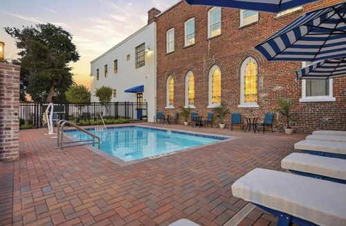Downtown Jacksonville Apartment | Elegant Studio at the Raven Pool OnSite Parking