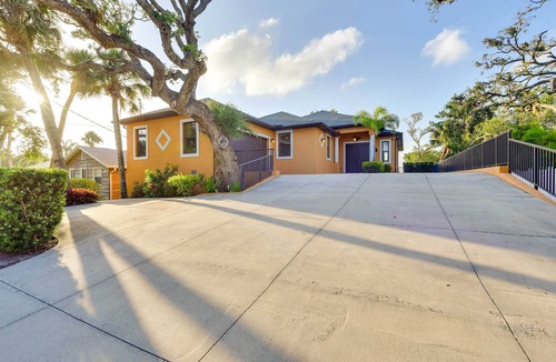 Venice Cottage | Elegant Venice Home w/View - Walk to Beach!