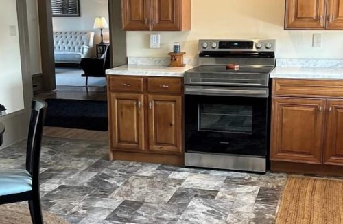 Centre Hall House | ELEGANTLY RESTORED HISTORICAL 2-BEDROOM STAY NEAR PSU