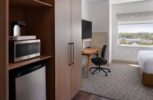Williamsburg Hotel | Element Orlando | 1 King Room | Minutes to EPIC Universe & Attractions
