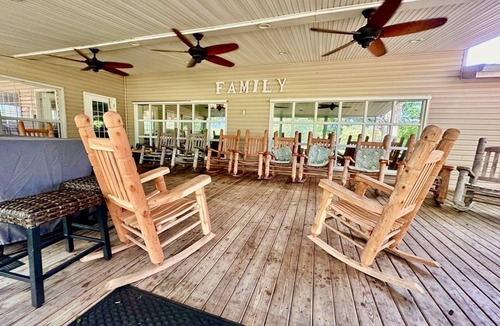 Saucier House | Elevate Your Reunion: Saucier, MS Rental Offering Unrivaled Luxury and All Desired Amenities