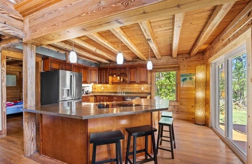 Navarre Cabin | Emerald Coast Cabin Retreat - Great for Families - 1.2miles to Beach!