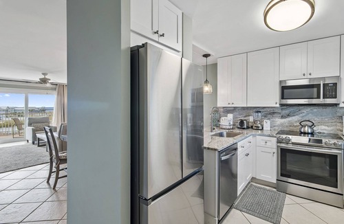 Holiday Isle Condo | Emerald Coast Vibes & Sunset Views – Islander 517