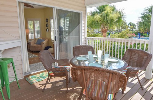 Holiday Isle Apartment | Emerald Escape II - 2BR SPC Beach Walk