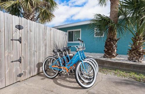 Kiska Beach House | Emerald Flamingo