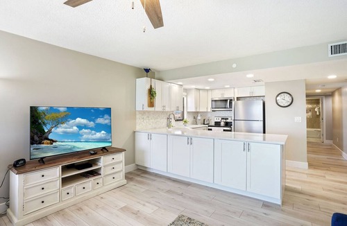 North Redington Beach Condo | Emerald Isle 604 Beautiful TOP FLOOR Condo|DIRECT GULF View|Private balcony