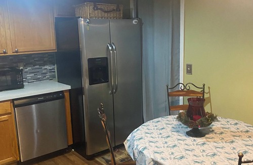 Conley House | Enchanting Cottage Home nearby Airport
