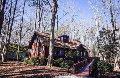 Pine Mountain Cabin | Enchanting Lake View chalet with ramp access