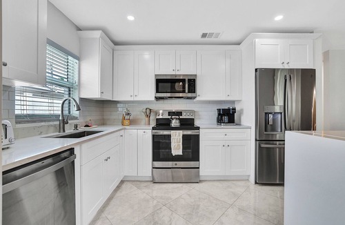 Naples Park House | 🌴 Endless Paradise | New Salt Pool & Spa Vanderbilt Beach