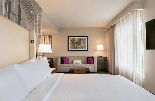 Berkeley Heights Hotel | Enjoy a Hassle-Free and Suiting Stay! Indoor Pool, Free Breakfast, Parking!