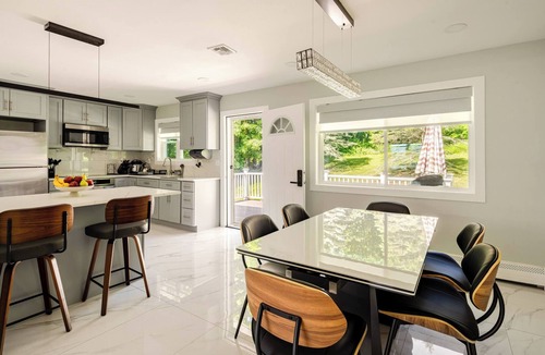 Woodbury House | Enjoy a stylish experience at this Central Valley, modern 3 bedroom home.