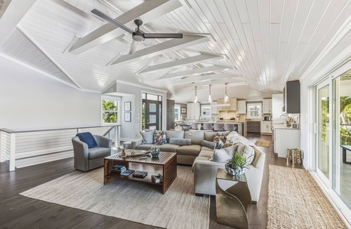 Boca Grande House | Enjoy luxury at Waterfront 165 1st Street in Boca Grande, a 4-bedroom retreat with canal views.