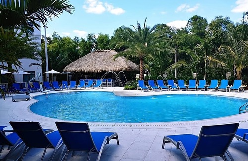 Naples Apartment | Enjoy Poolside Cocktails & BBQ at Studio Near Marco Island + Breakfast Included