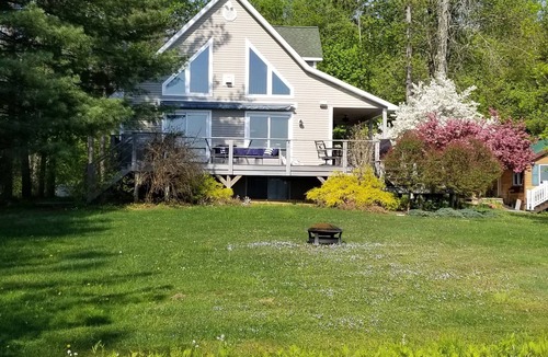 Broadalbin House | Enjoy the Leisurely Camp Life - Galway Lake Spacious Waterfront Home