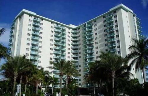 Hollywood South Central Beach Condo | Enjoy this Beautiful Ocean & Intracostal View 1/1 in the Tides!