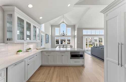 Stone Harbor House | Enjoy your summer vacation in this lovely 5 bedroom, 5 bath home only steps to one of Stone Harbor's nicest beaches.