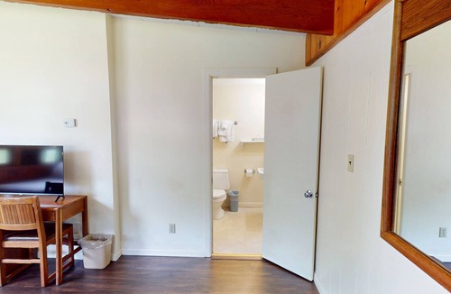 Hamilton Hotel | Enjoyable 1-bedroom hotel room in charming Hamilton - #307 Seneca