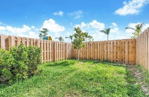 Homestead House | Enjoyable 3-bedroom house with WiFi in Homestead