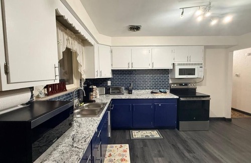 Monroeville House | Enjoyable 4-bedroom house with AC in Monroeville