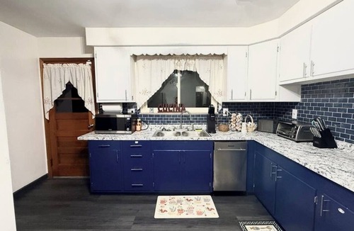 Monroeville House | Enjoyable 4-bedroom house with AC in Monroeville
