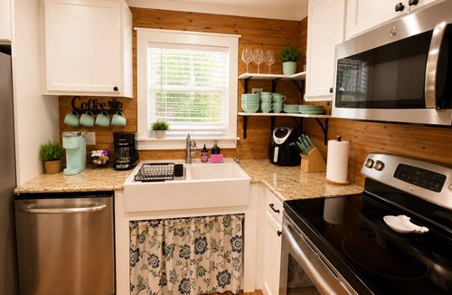 Truckland Cottage | Entire cottage in Fort Myers-Iona, minutes to Fort Myers Beach & Sanibel Island.