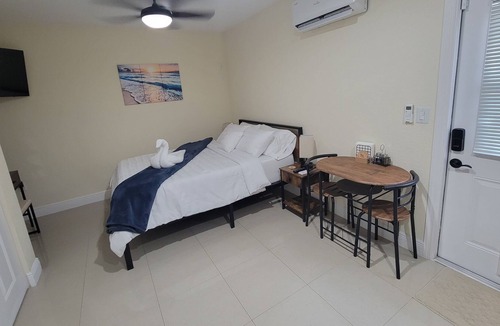 Lake Worth Corridor Apartment | Entire guest suite.