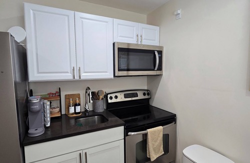Carver City - Lincoln Gardens Apartment | Entire guesthouse in Westshore, Tampa