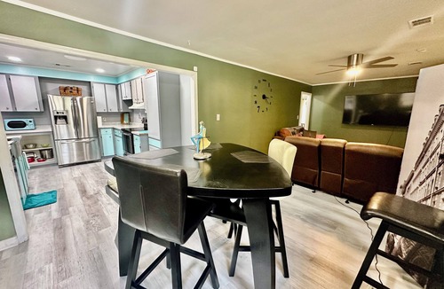 Warner Robins House | Entire home in quiet neighborhood ! This is a duplex style home!