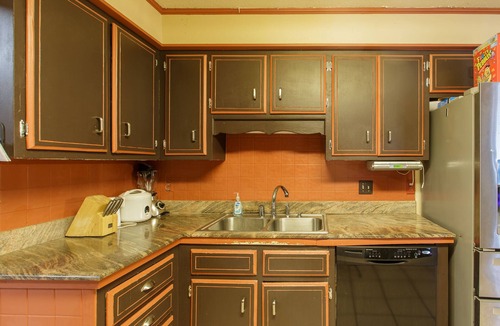 Valdosta House | Entire house, indoor pool, pool table, hot tub, gym , ping pong, grills