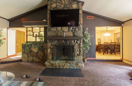 Valdosta House | Entire house, indoor pool, pool table, hot tub, gym , ping pong, grills