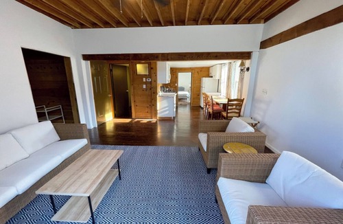 Kingston House | Entire Property Sleeps 10: Farmhouse and Barn Apartments