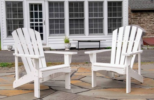 Kingston House | Entire Property Sleeps 10: Farmhouse and Barn Apartments
