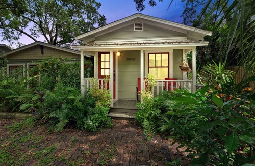 Seminole Heights Cottage | EREHWON RETREAT 1923 COTTAGE -TAMPA AWARD 2022