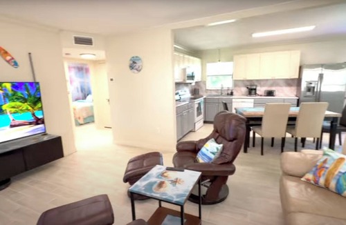 Gulf Gate Estates Cottage | Escape near Siesta Key with Hot Tub, BBQ, and Fire pit