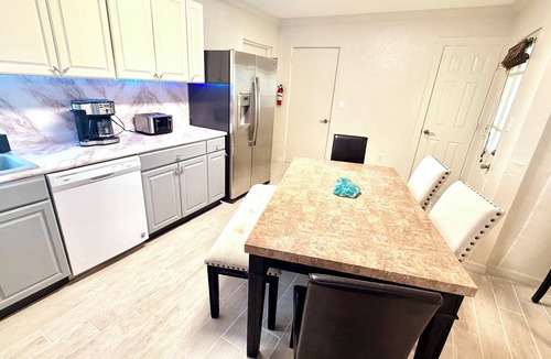 Gulf Gate Estates Cottage | Escape near Siesta Key with Hot Tub, BBQ, and Fire pit