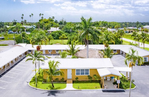 Everglades City Hotel | Everglades City Motel - ADA King Motel Room