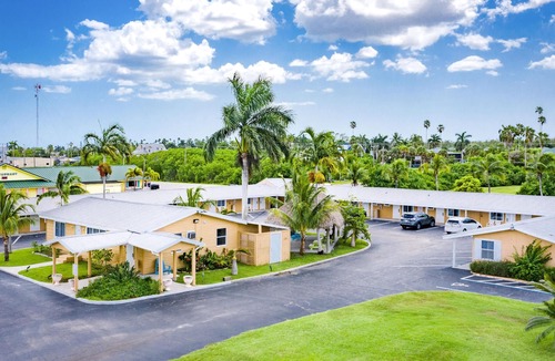 Everglades City Hotel | Everglades City Motel - King Hotel Room