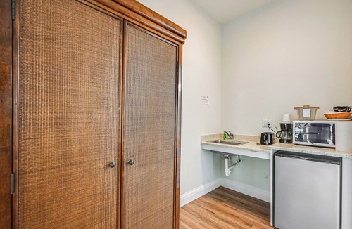Naples Apartment | Everglades Escape w/Outdoor Pool & Marina Access!