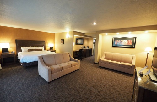 Cadillac Hotel | Evergreen Resort