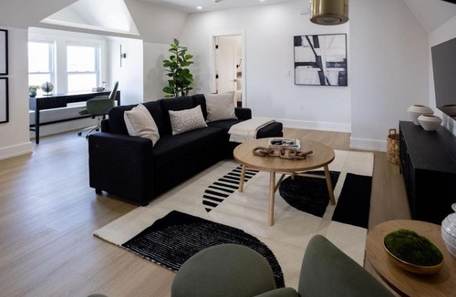 Elizabeth Apartment | Excellence by Urooms Apartments Near NYC and Newark Airport with Parking