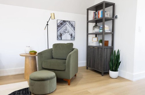 Elizabeth Apartment | Excellence by Urooms Apartments Near NYC and Newark Airport with Parking