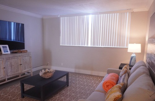 Boca Raton Apartment | Exclusive 2BR Apt/Full Kitchen