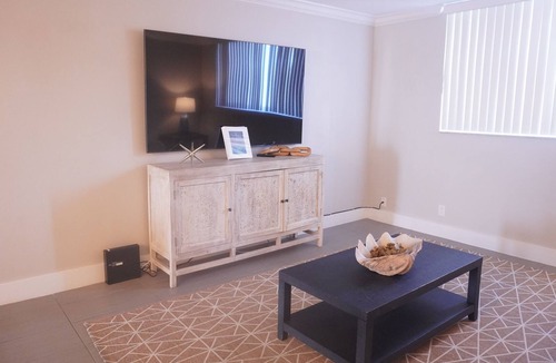 Boca Raton Apartment | Exclusive 2BR Apt/Full Kitchen