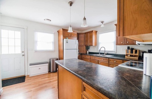 Midland House | Exclusive Spread | 3mi to dwntwn