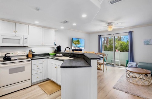 Ilexhurst Condo | Experience Anna Maria Island Paradise! With Pool, Steps to Beach!