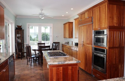Islamorada House | Experience luxury in this 5-bedroom oceanfront home in Islamorada, perfect for 12 guests.