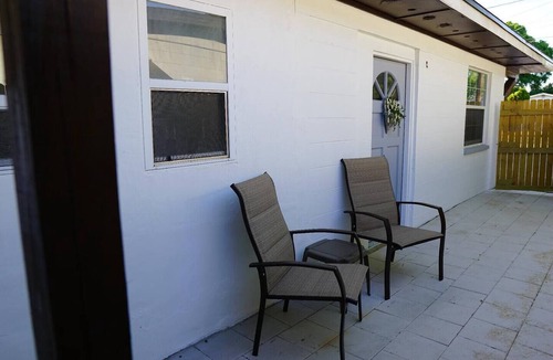 Carver City - Lincoln Gardens Apartment | Experience the passion of hospitality, cleaning, and good location!